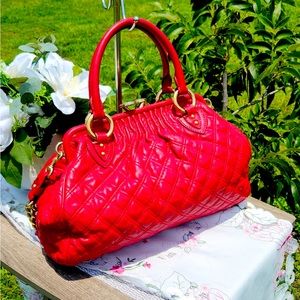 AUTHENTIC MARC JACOBS  RED KUSS LOCK STAM BAG WITH CHAIN SHOULDER STRAP